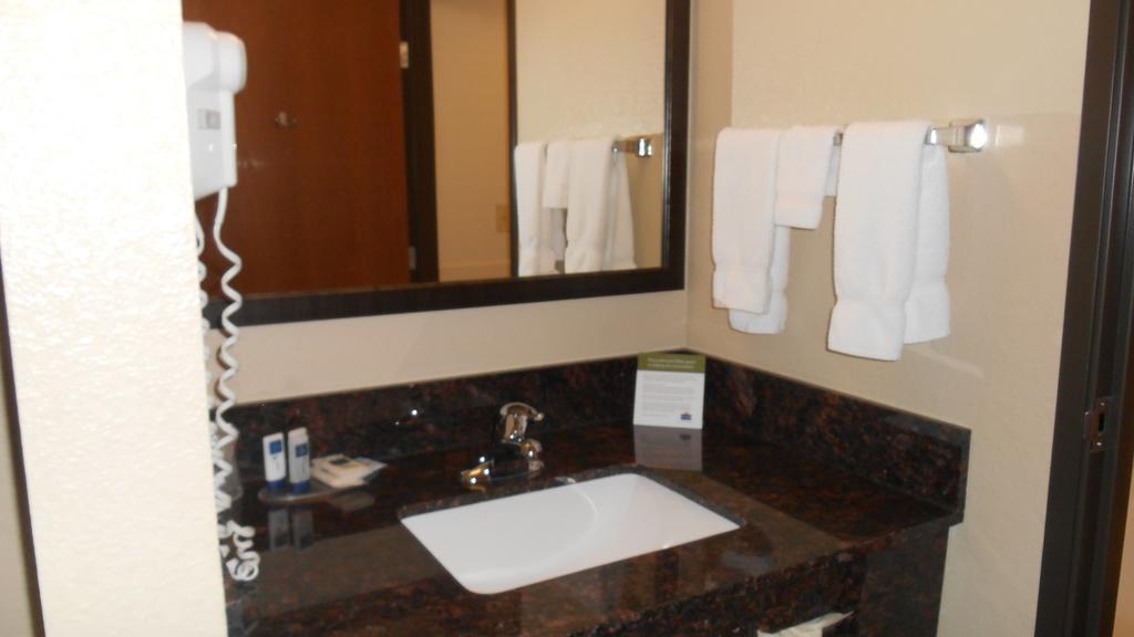 Americinn By Wyndham New London Esterno foto