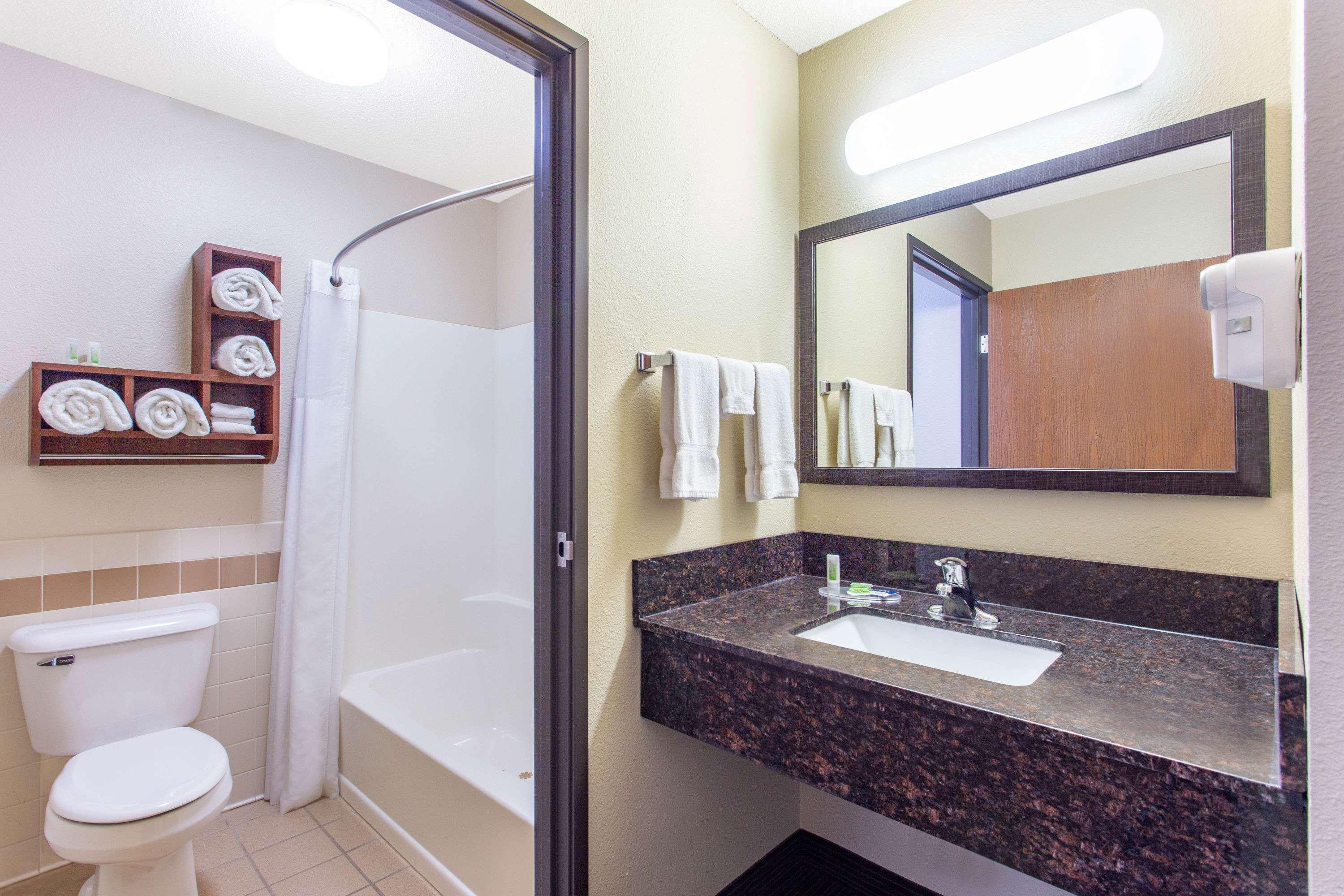 Americinn By Wyndham New London Esterno foto